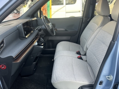 サクラ(ニッサン)中古車 前席内装