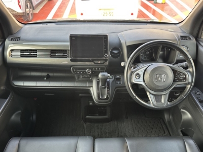 N-WGN(ホンダ)中古車 後席から見た前席
