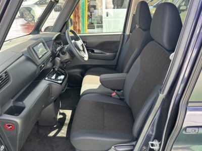 eKクロススペース(三菱)中古車 前席内装