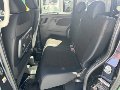eKクロススペース(三菱)中古車 後席内装