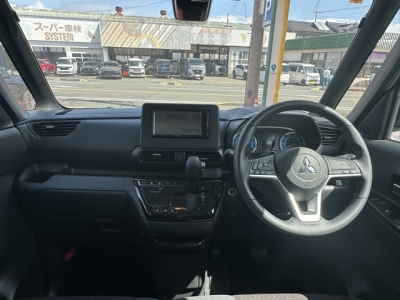 eKクロススペース(三菱)中古車 後席から見た前席