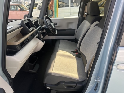 新型N-BOX(ホンダ)中古車 前席内装