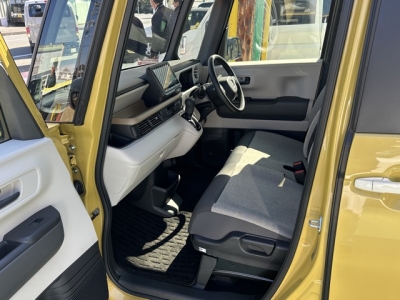 新型N-BOX(ホンダ)中古車 前席内装
