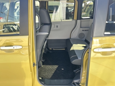 新型N-BOX(ホンダ)中古車 後席内装