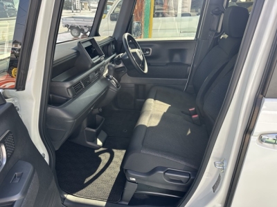 新型N-BOX(ホンダ)中古車 前席内装
