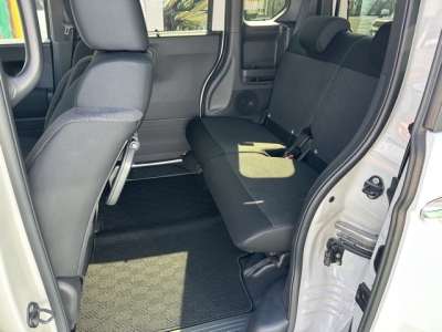 新型N-BOX(ホンダ)中古車 後席内装