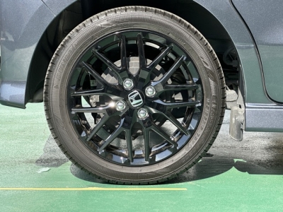 N-BOXカスタム(ホンダ)中古車 内外装写真他２