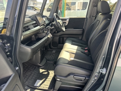N-BOXカスタム(ホンダ)中古車 前席内装