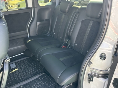 N-BOXカスタム(ホンダ)中古車 後席内装