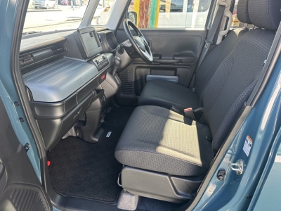 スペーシアベース(スズキ)中古車 前席内装