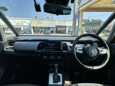 フィット(ホンダ)中古車 後席から見た前席