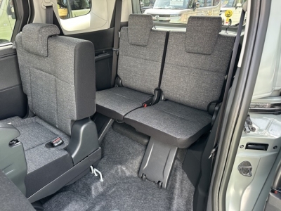シエンタ(トヨタ)登録済未使用車 後席から見た前席
