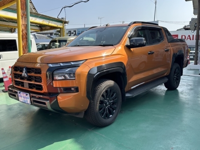 トライトン(三菱)中古車 前方