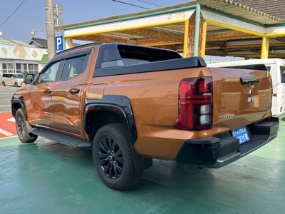 トライトン(三菱)中古車 後方
