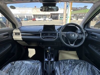 WR-V(ホンダ)登録済未使用車 後席から見た前席