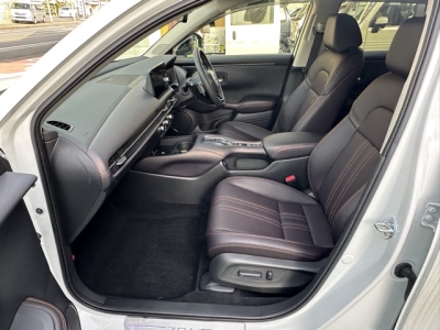ZR-V(ホンダ)中古車 前席内装