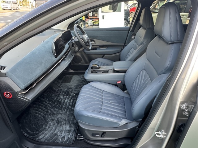 アリア(ニッサン)中古車 3