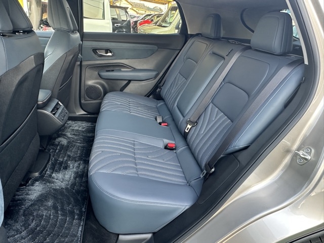 アリア(ニッサン)中古車 4