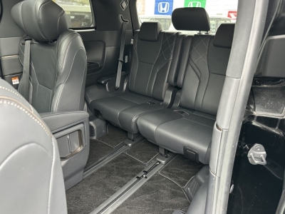ヴェルファイアハイブリッド(トヨタ)中古車 後席から見た前席