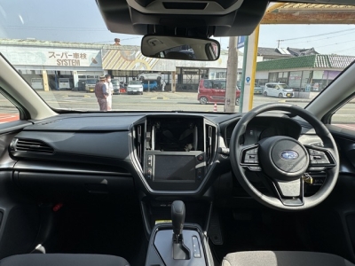 インプレッサ(スバル)中古車 後席から見た前席