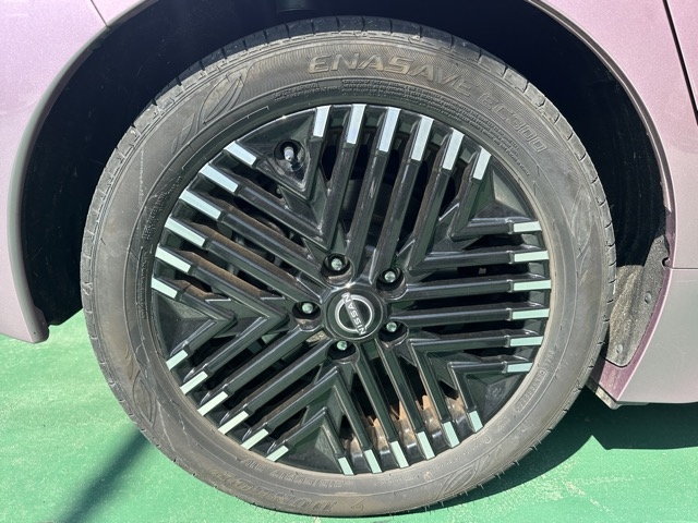 リーフ(ニッサン)中古車 10