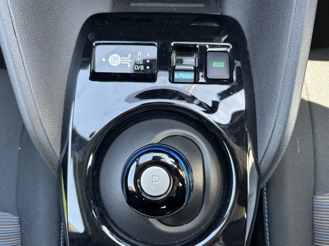 リーフ(ニッサン)中古車 16