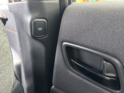 HONDA e(ホンダ)中古車 後席から見た前席
