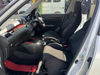 スイフトスポーツ(スズキ)中古車 前席内装