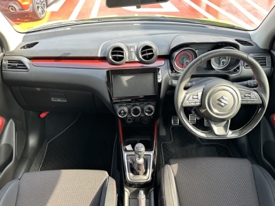 スイフトスポーツ(スズキ)中古車 後席から見た前席