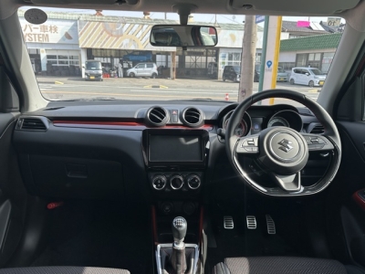 スイフトスポーツ(スズキ)中古車 後席から見た前席