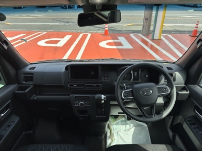 アトレー(ダイハツ)中古車 後席から見た前席