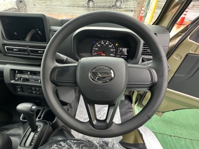 ハイゼットトラック(ダイハツ)届出済未使用車 後席から見た前席