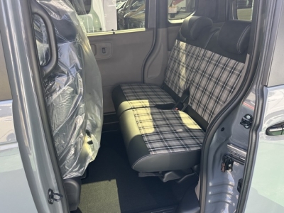 N-BOX(ホンダ)届出済未使用車 後席内装