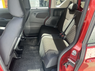 eKクロススペース(三菱)中古車 後席内装
