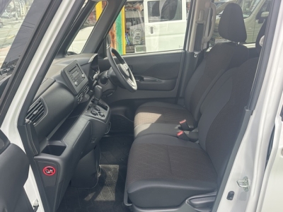 eKクロススペース(三菱)中古車 前席内装