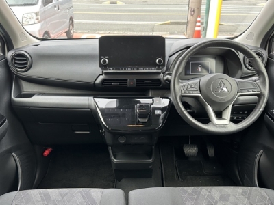 ekクロス(三菱)中古車 後席から見た前席