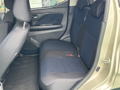 eKクロス(三菱)中古車 後席内装