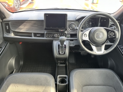 N-ONE(ホンダ)中古車 後席から見た前席