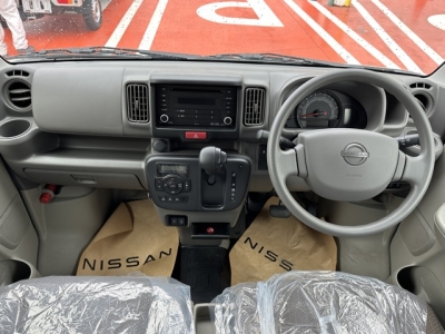 NV１００クリッパー(ニッサン)中古車 後席から見た前席
