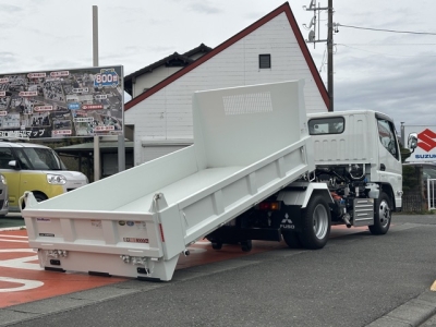 キャンター(三菱)登録済未使用車 内外装写真