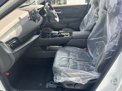 エクストレイル(ニッサン)登録済未使用車 前席内装