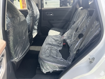 エクストレイル(ニッサン)登録済未使用車 後席内装