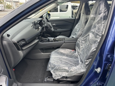 エクストレイル(ニッサン)登録済未使用車 前席内装