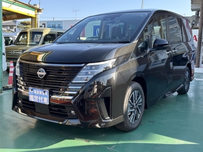 セレナ(ニッサン)登録済未使用車 前方