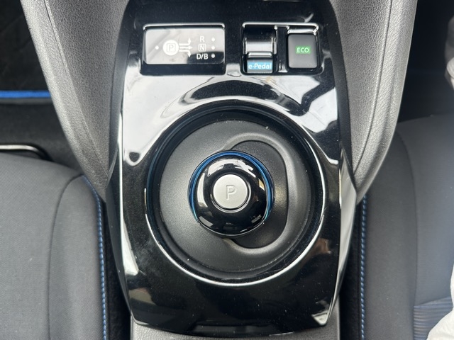 リーフ(ニッサン)中古車 15