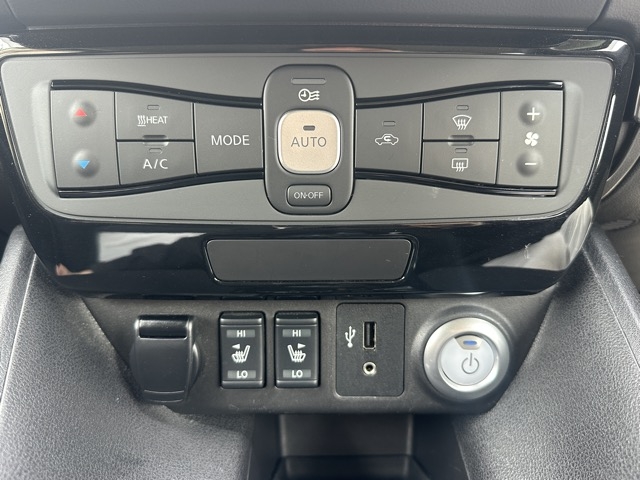 リーフ(ニッサン)中古車 16