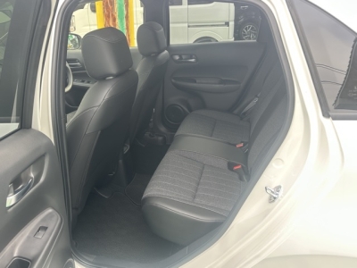 フィット(ホンダ)中古車 後席内装