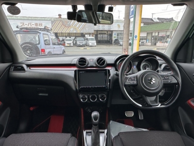 スイフトスポーツ(スズキ)中古車 後席から見た前席