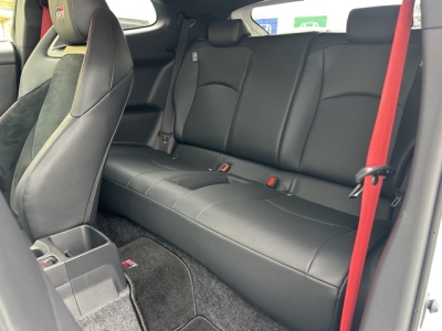 GRヤリス(トヨタ)中古車 後席内装