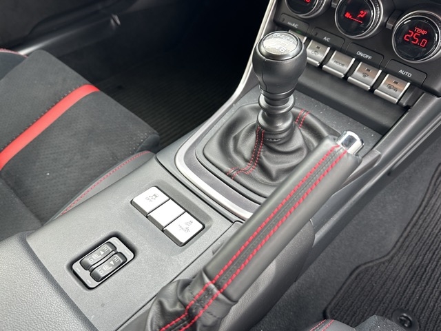 BRZ(スバル)中古車 14